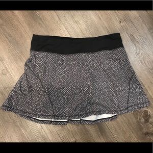Lululemon Circuit Breaker Skirt Skort Scatter Star Arctic Grey Black size 6 Tall